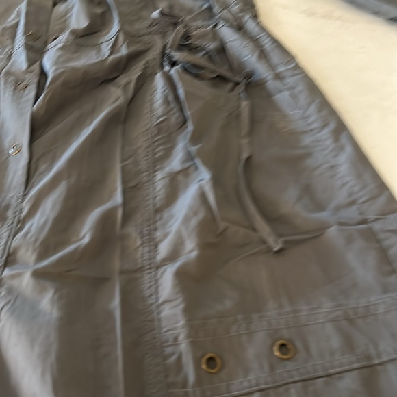 Women’s jumpsuit, silky type material, never worn. - Picture 3 of 8